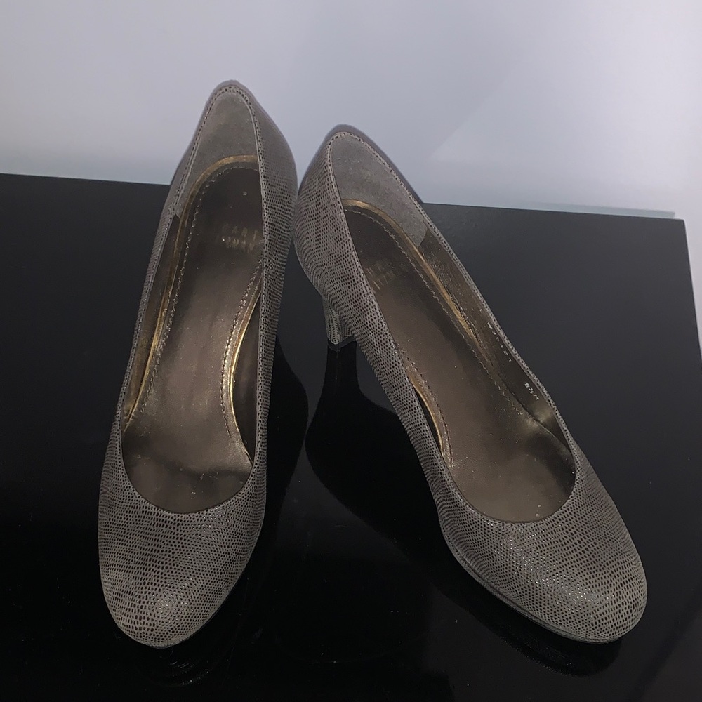 Stuart Weitzman Gray Textured Round-Toe Pumps
